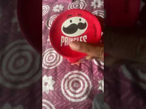 Eating pringles and it’s very tasty