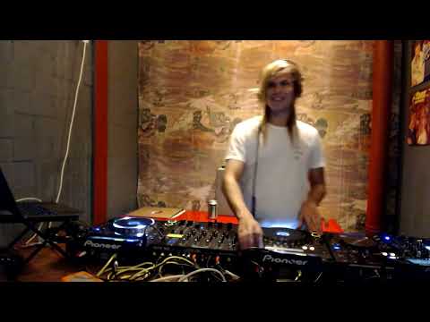 PannikRoom Session nr.4  130620 YOUNG AHMED & Bruce Willes