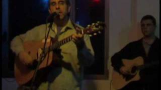 Benyamin Steinberg Performs Shlomo Carlebach VeSim Chelkeinu Chanuka 2009 (הזמר והיוצר בנימין שטיינברג) - התמונה מוצגת ישירות מתוך אתר האינטרנט יוטיוב. זכויות היוצרים בתמונה שייכות ליוצרה. קישור קרדיט למקור התוכן נמצא בתוך דף הסרטון