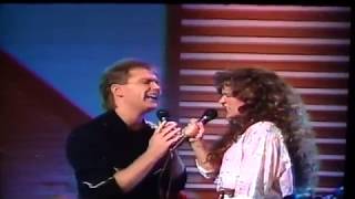 &quot;That&#39;s how you know when loves right&quot; Nicolette Larson &amp; Steve Wariner