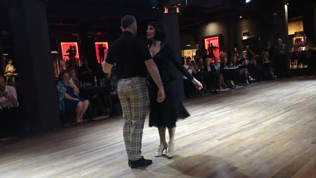 Video thumbnail for Aurora Lubiz & Claudio Gonzalez: Juan D'Arienzo - NADA MAS