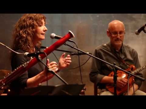 Espacio Ronda - MIRANDO NUBES - Dime ramo verde