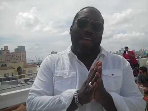 DJ Sres @ the 2012 WMC Global Soul Music Label Launch Party