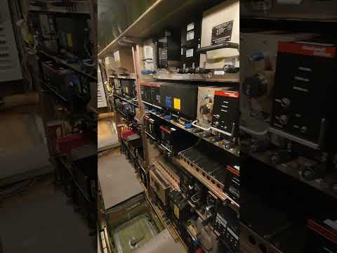 Exploring the Boeing B777 Avionics Bay