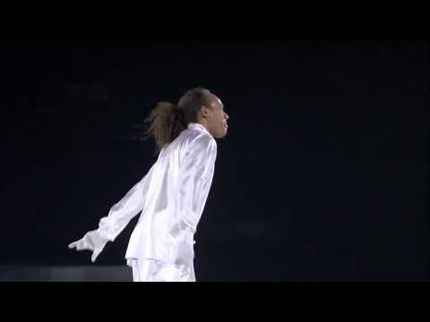 Elladj Balde Art On Ice 2018 Clown with Emily Sandé