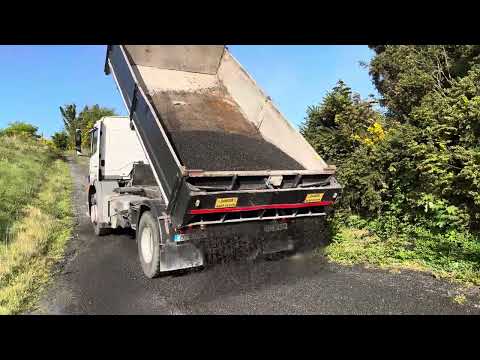 Mercedes-Benz Chip Spreader 3 way tipper - Image 2