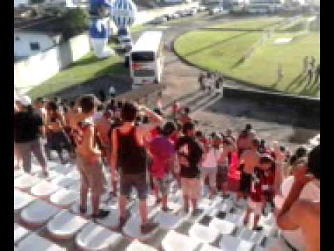 Saida do jogo em Paranagua. Torcida Atleticana agradece os jogadores