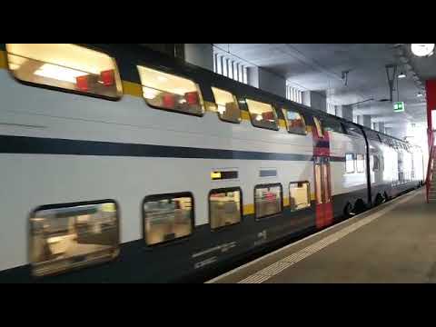 Les trains VosAlpes Express et Verbier Express en gare TMR du Châble le 1er avril 2023