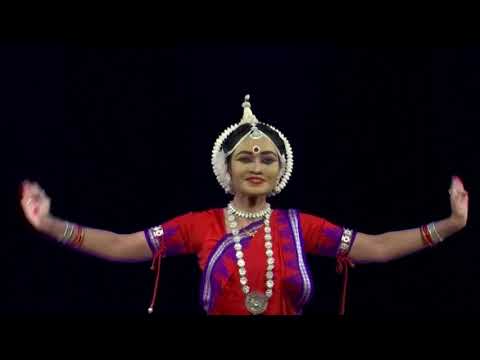 印度舞者在國際節上大放異彩。 (Indian dancers mesmerize at international festival)
