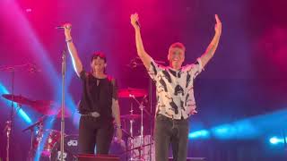 No me crees en directo.