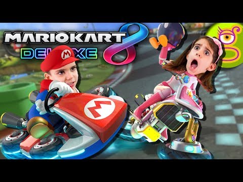 Lara VS Nico jugando al Mario Kart 8 Deluxe de la Nintendo Switch