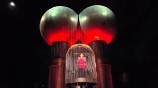Giant van der graaf generator in the cage