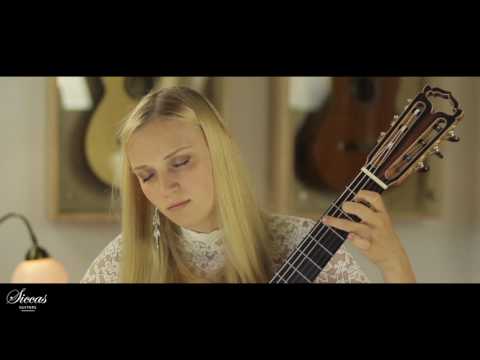 Julia Trintschuk plays BWV 995 Gavotte I & II on a Armin Hanika Natural Doubletop 2017