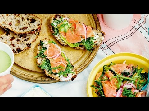 サーモンマリネサラダのオープンサンド