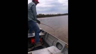 preview picture of video 'Pesca de Dourado no Dia das Crianças .....'