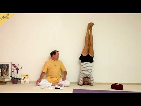 Kopfstand mit Rücken gegen die Wand - Yoga Asana Lexikon
