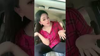 Download lagu tante echa pake celana legging di mobil mp3