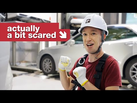 我爬進了巨大的機器人停車場! (I climbed inside a giant robotic parking garage)