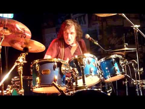 Corky Laing plays Mountain - Drumsolo @ Fürth 15.2.2016