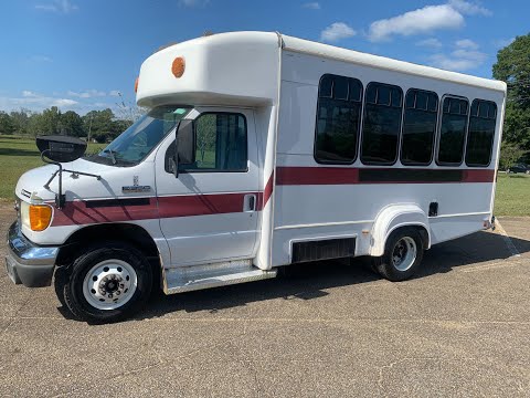 2006 Ford E-350 Super Duty 14 Passenger Goshen Coach Shuttle Bus (121,087 Miles)