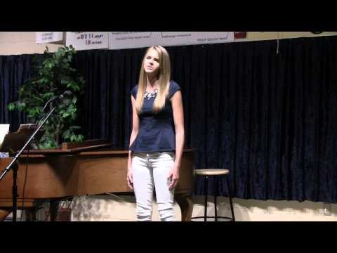 Elle singing Per non Penar