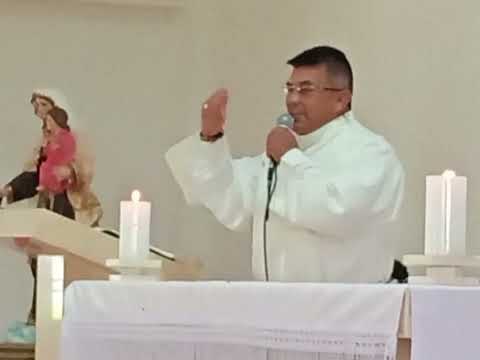 Acompañando al padre Emiro Barrera Rojas, vereda Aguasclaras, Timana, Capilla del Carmen