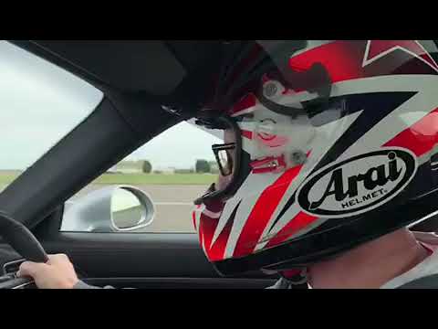 Porsche 991.2 turbo S v Audi R8 V10 at Vmax200