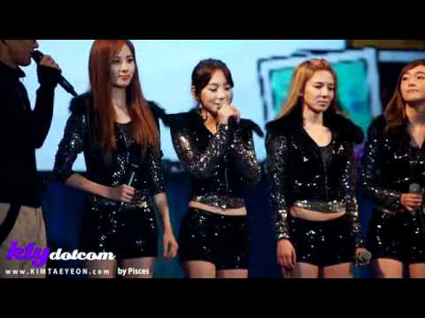 [Fancam] SNSD giving interview (Taeyeon focus) 110925