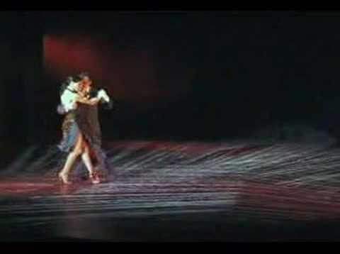  Esteban Moreno  and  Claudia Codega  are  dancing  to  the  milonga  "  La Luciernaga  "