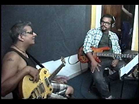 ¿porque el grupo de Rafael Larez se llama El Fucking Trio?