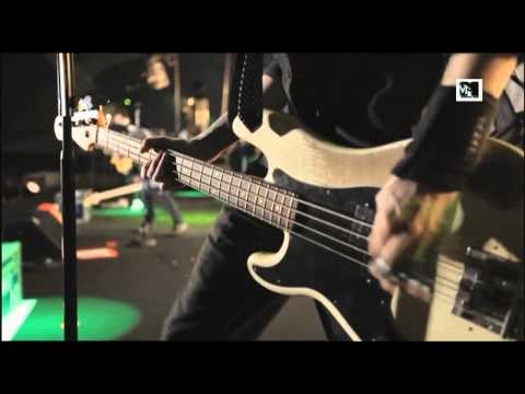 Sum 41 - Screaming Bloody Murder (LIVE at MTV Winter 2011) [HQ]