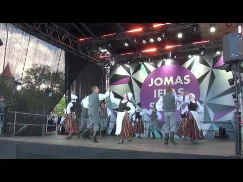 Metenīša vakarā dejo Grieži estivālā "Soļi smiltīs" 2019 Jūrmalā