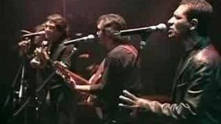 entre el gris y el azul