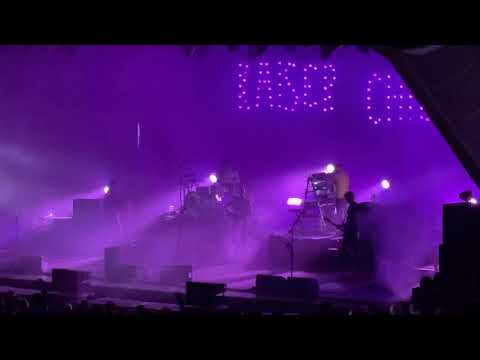 Kaiser Chiefs:- “I Predict A Riot” Live at The Piece Hall, Halifax, UK 11/9/21