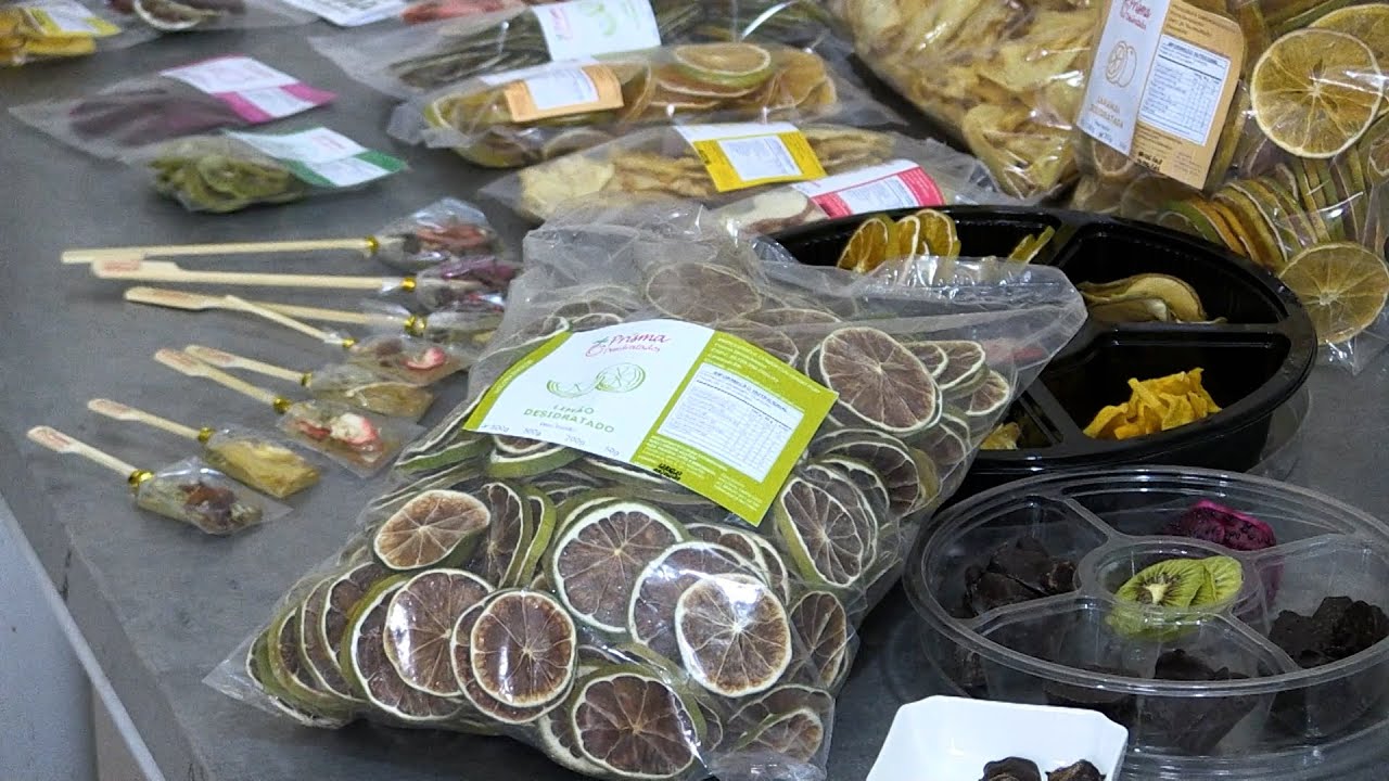 Frutas desidratadas: em Cascavel (PR), casal amplia a renda com a produção