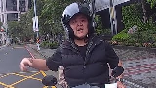 ：我在叭行人啊！（開聲音）