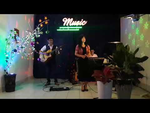 Thể hiện bởi Hoài Mỹ