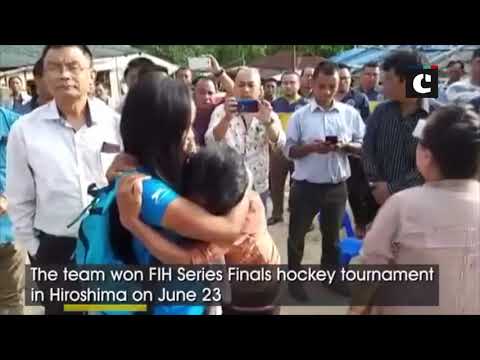 Emotional homecoming for hockey player who missed her father's funeral to play for country