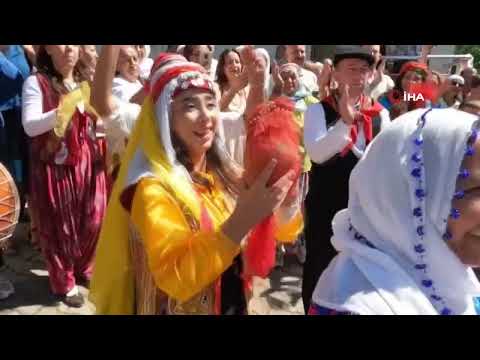 Erzincan’da asırlık gelenek atlı düğün alayıyla yaşatılıyor