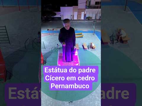 Estátua do Padre Cícero em cedro Pernambuco @JFdrone1