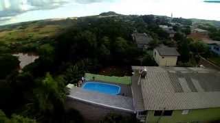 preview picture of video 'Quadricoptero, Rodeio Bonito - RS, curtindo um piscina e voando de quadri na casa do tio Adao.'