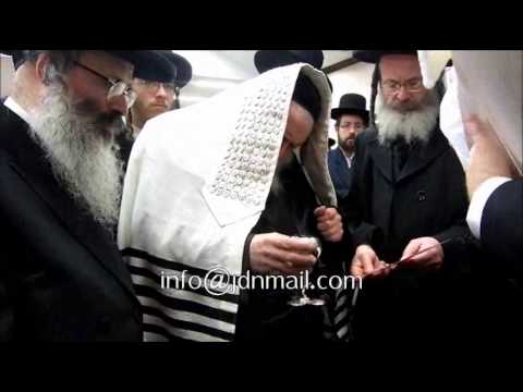 Toldos Avrohom Yitschok Rebbe Attending A Bris In Lakewood  Kislev 5773