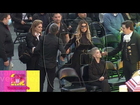 We caught an awkward encounter at Vicente Fernández's funeral. Who were they? | Ventaneando