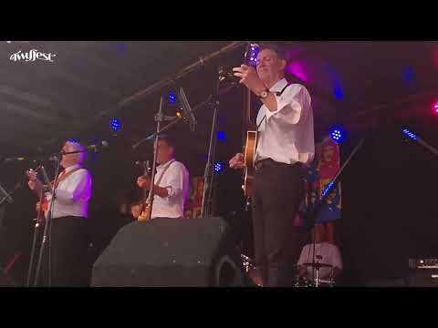 60's Jukebox performing at Twyfest 2025