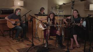 Suzzy Roche &amp; Lucy Wainwright Roche - I Can Still Hear You