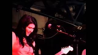 Kelley Deal 6000 performs Future Boy live in concert.