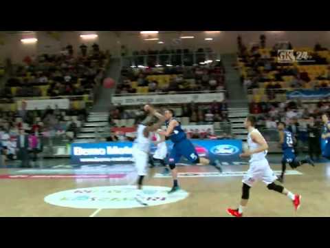 Jaroslaw Zyskowski - 3 point shot off the fast break