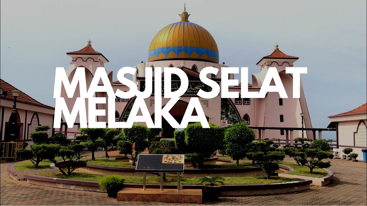 Witness stunning sea views at the floating Masjid Selat Malacca!