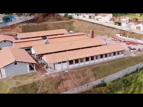 Atraso em construção de escola dificulta vida de moradores em bairro de Rio Claro