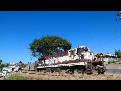Veja um cruzamento de trens na cidade de São Vicente de Minas - O TREM ATRAVESSA A RODOVIA